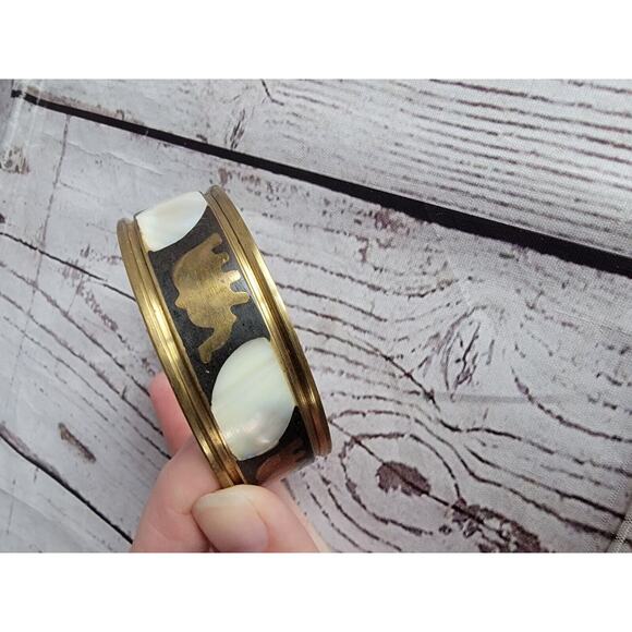 VINTAGE HANDMADE MOTHER OF PEARL BRASS ELEPHANT INLAY BANGLE BRACELET Boho Style - Picture 3 of 7